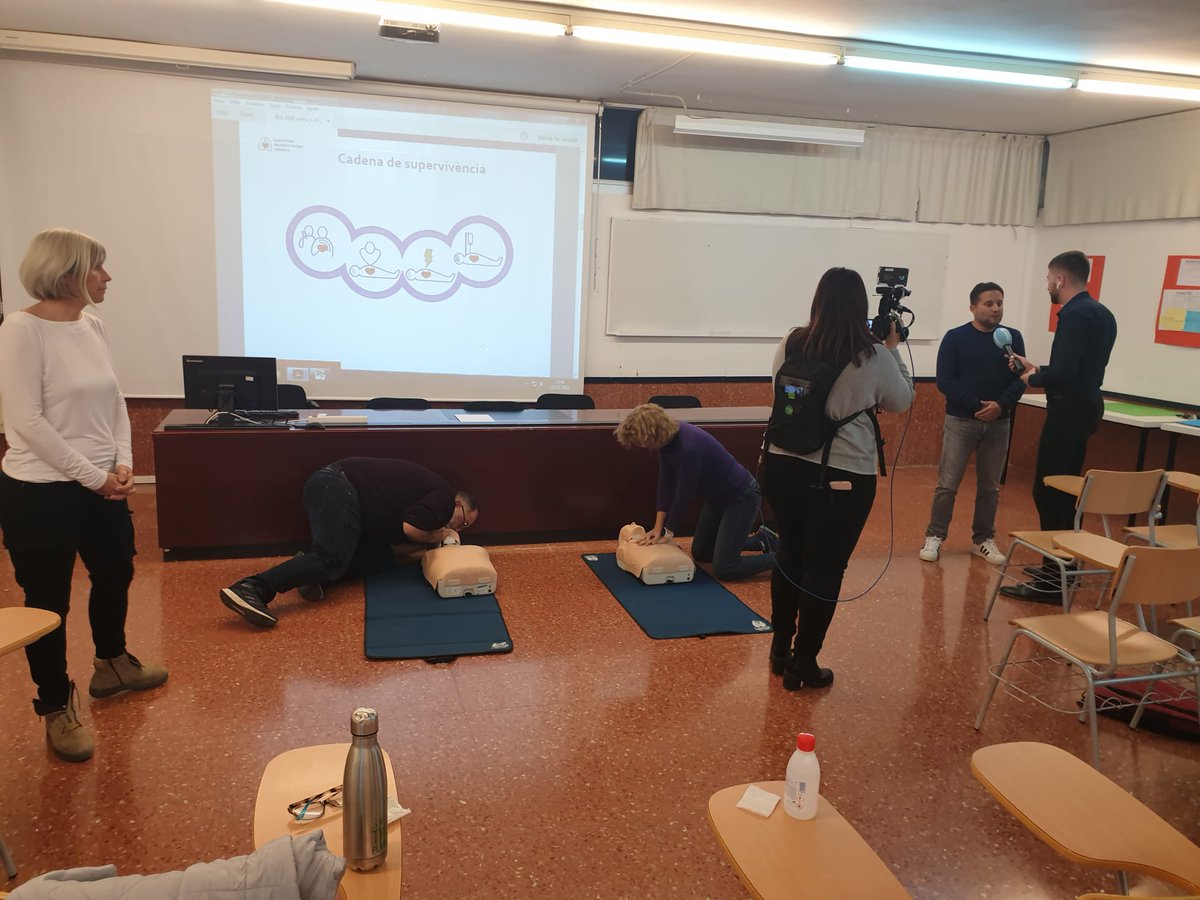 BlanchCarlos's tweet photo. @CentresSve estem al programa @fetamidatv de @canalte amb @rogerfonttv explicant la formació i impacte dels cursos de Suport Vital Bàsic a docents de les #TerresdelEbre
@educaciocat @montseperello @aloma1966 @sebaixebre @CintaGaliana @Molinadelavall @MontseTrullnFel @cintaespuny https://t.co/WNmxZT1ads