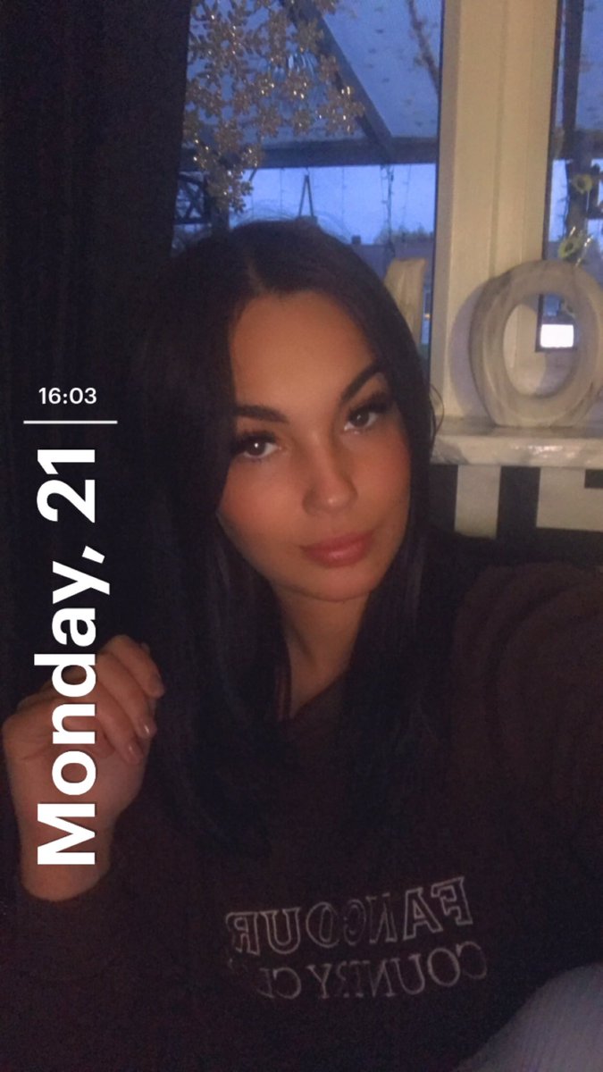 ChloContent tweet picture