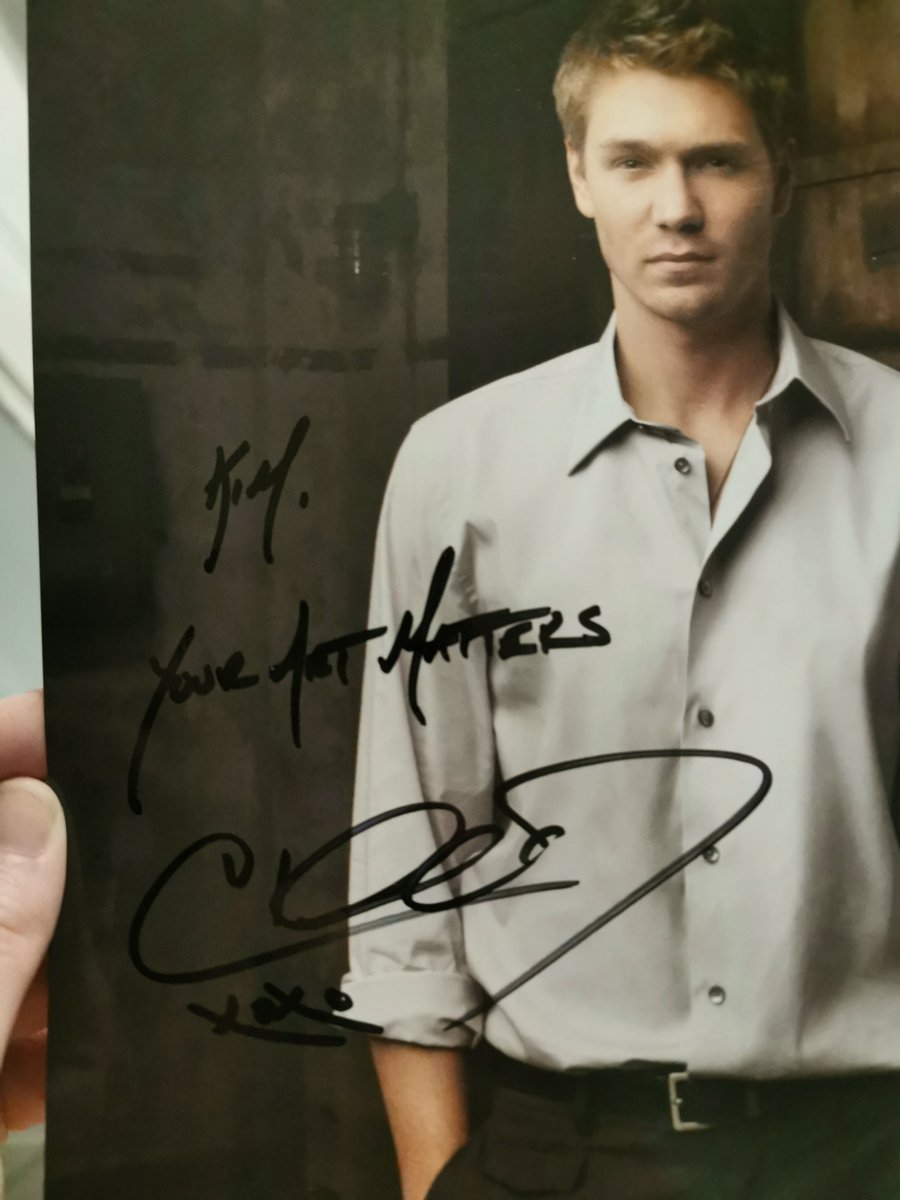 Kimothyh's tweet photo. Met @ChadMMurray at the weekend. He told me my art matters 😭😭 he was so sweet and I still can't believe it. Dreams do come true! ❤️ https://t.co/kwCpIerLph