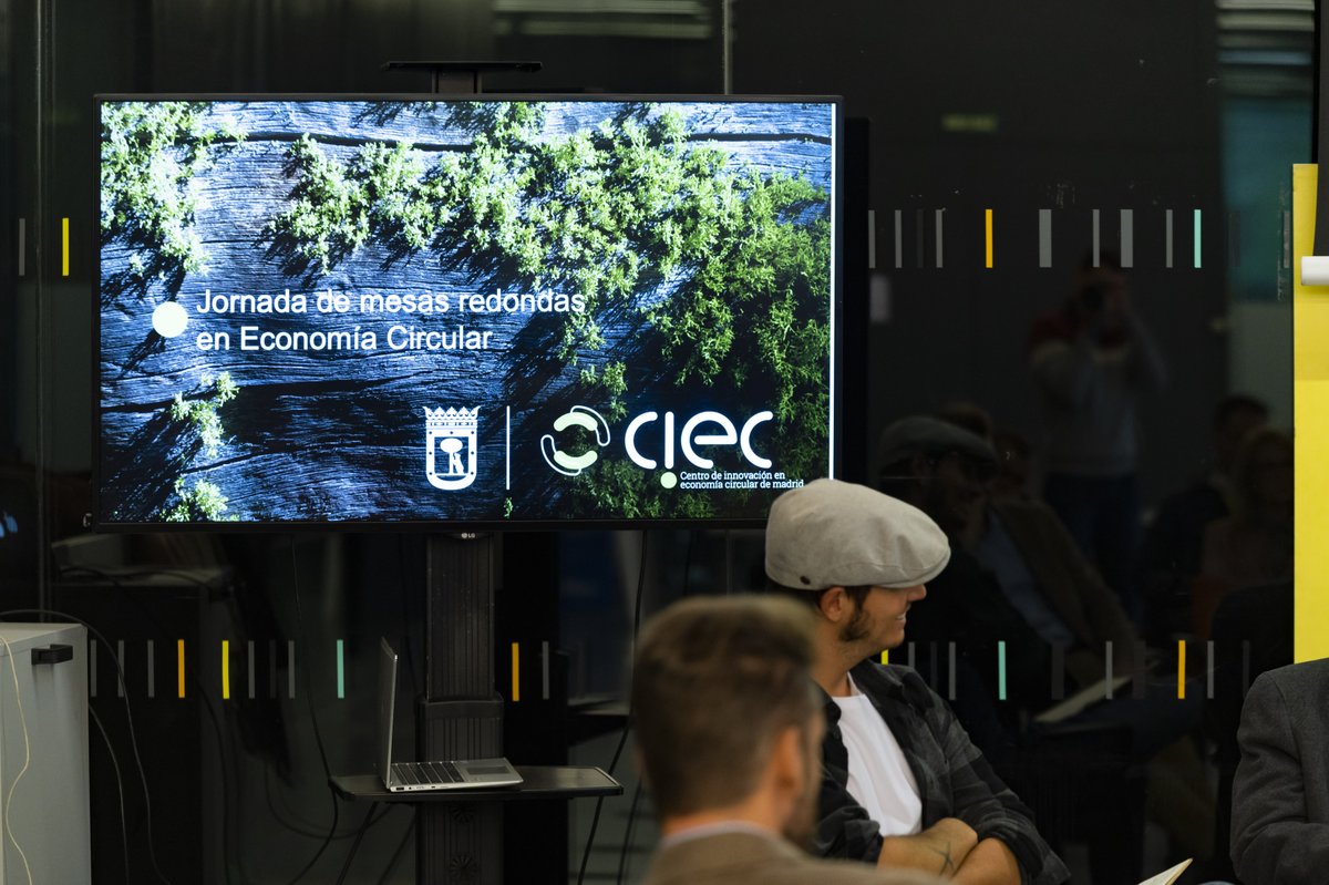 CIEC_Madrid's tweet photo. 🔵 Como parte de #CIECAcelera y #CIECIncuba, hemos conversado hoy sobre gestión de residuos, energía, agua y cambio climático.

Gracias por acompañarnos:

✔️ @angel_fdezhomar, @Ec_Circular
✔️ Bruno Pagalday Vergara, @ActivH2O
✔️ Elena Goikolea, @icatalist
✔️ Lucía Suárez, @Miogas https://t.co/TOym9uO8bz