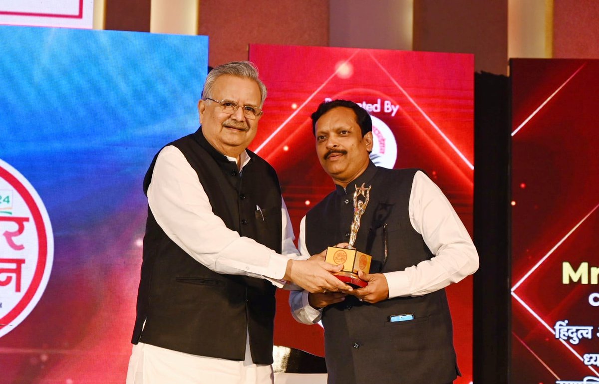 drramansingh's tweet photo. आज @Bharat24Liv के शिखर सम्मान कार्यक्रम में शामिल होकर छत्तीसगढ़ में डेढ़ दशक के विकास और वर्तमान परिस्थितियों समेत अन्य महत्वपूर्ण विषयों पर विस्तृत चर्चा की।

इस अवसर पर डॉ जगदीश चंद्रा व भारत 24 की पूरी टीम का आभार प्रकट कर इस कार्यक्रम की सफलता के लिए शुभकामनाएं व्यक्त की। https://t.co/cIa95aXopR