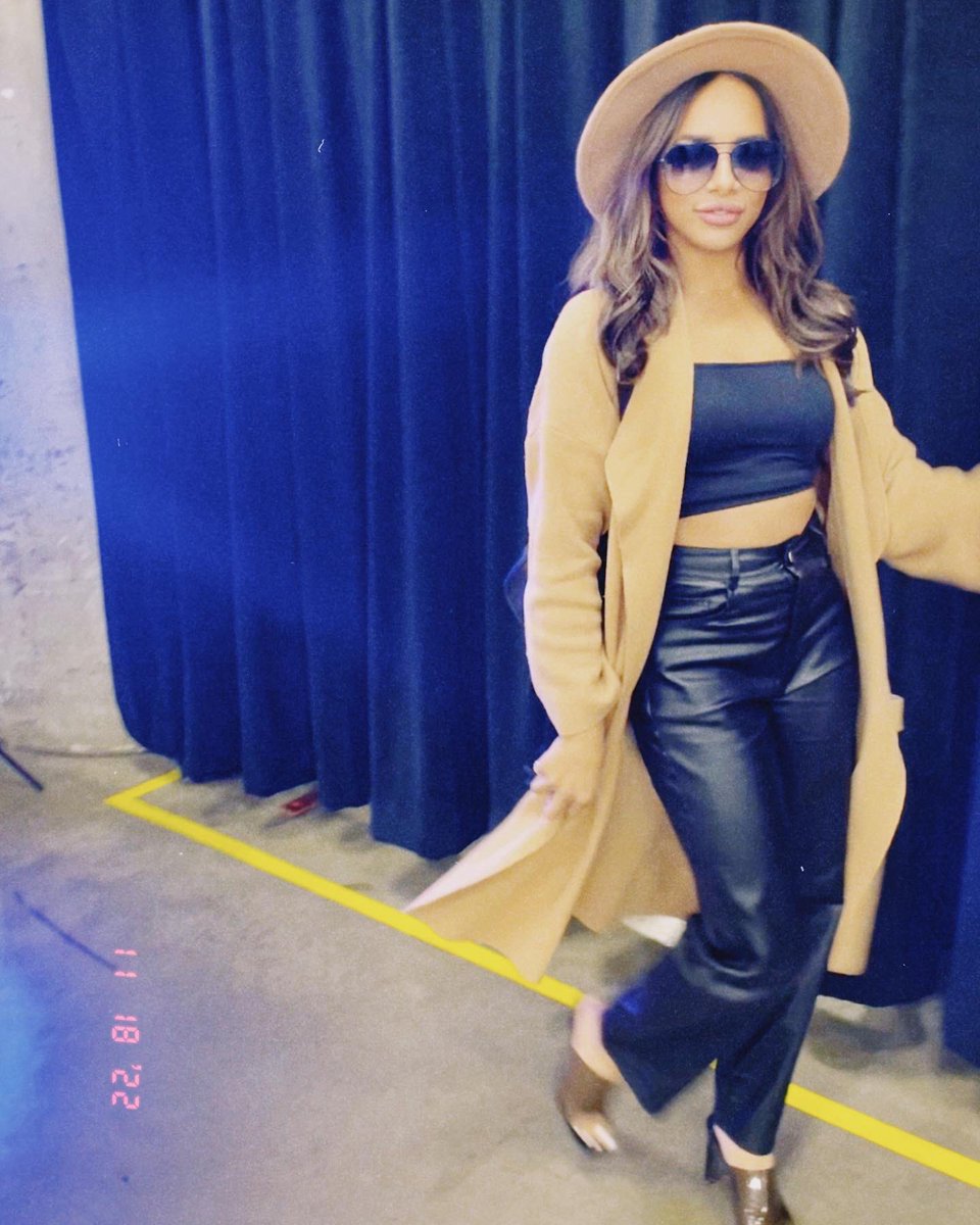 JennaLeneJ's tweet photo. 11/20/22 Gameday💙 https://t.co/iJu6EaS9Yi