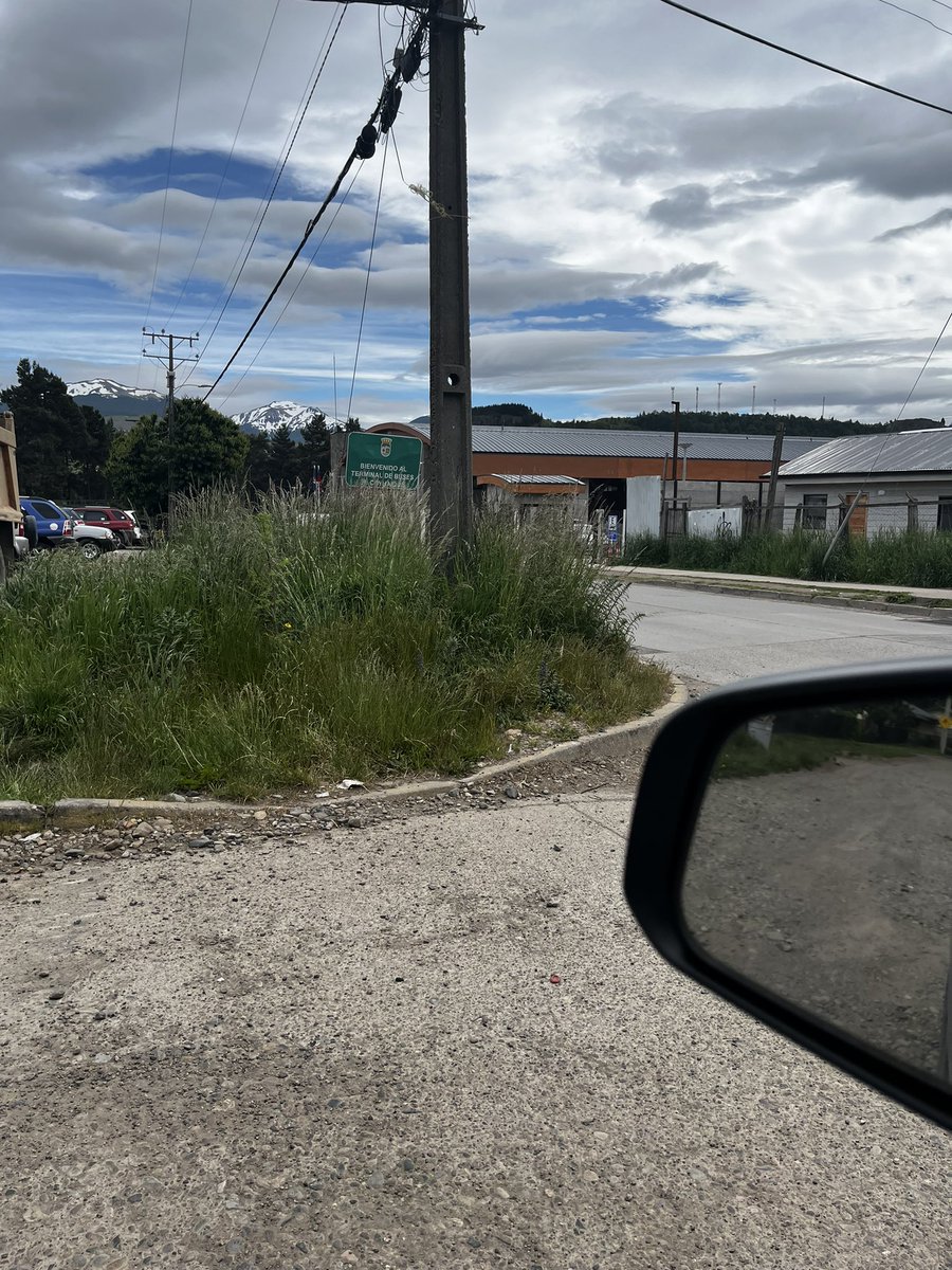 Verinin's tweet photo. Sr @CarlosGaticaV  cómo dejaron solo las calles las violentas como opción descongestión preocuparse de la visibilidad ! Su equipo técnico debería ver qué todo se cumpla! Mala idea el Eliminar los mañios para descogestion de by pass @mauriciomnoz @municoyhaique https://t.co/uOrn6HYKWU