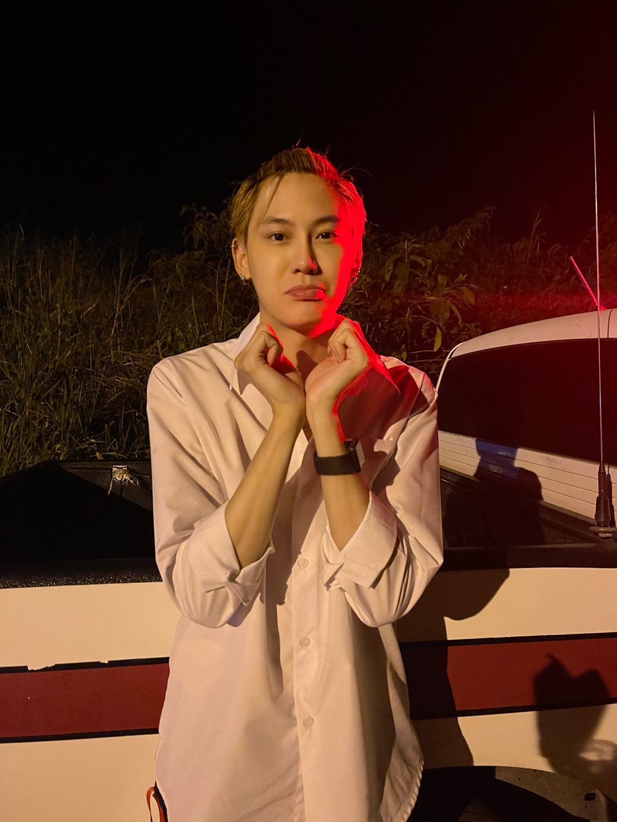 bb0un_official's tweet photo. รวบแล้ว!! หนุ่มหล่อขับบิ๊กไบค์โดนข้อหาน่ารักเกินไป 

// เฮียวินพาลูกเค้าไปซิ่งมาด้วยซ้ำนะเนี้ย 🤣🤣

#ปิดกล้องเชือกป่าน https://t.co/wucXntCz39