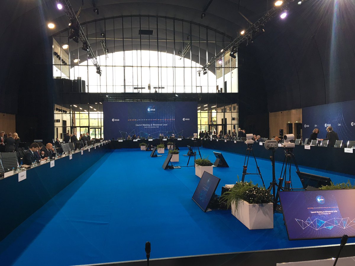 La delegazione <a href="/ASI_spazio/">Agenzia Spaziale ITA</a> impegnata nella preparazione della #CM22- Consiglio #ESA che avrà luogo domani e dopodomani a #Parigi.