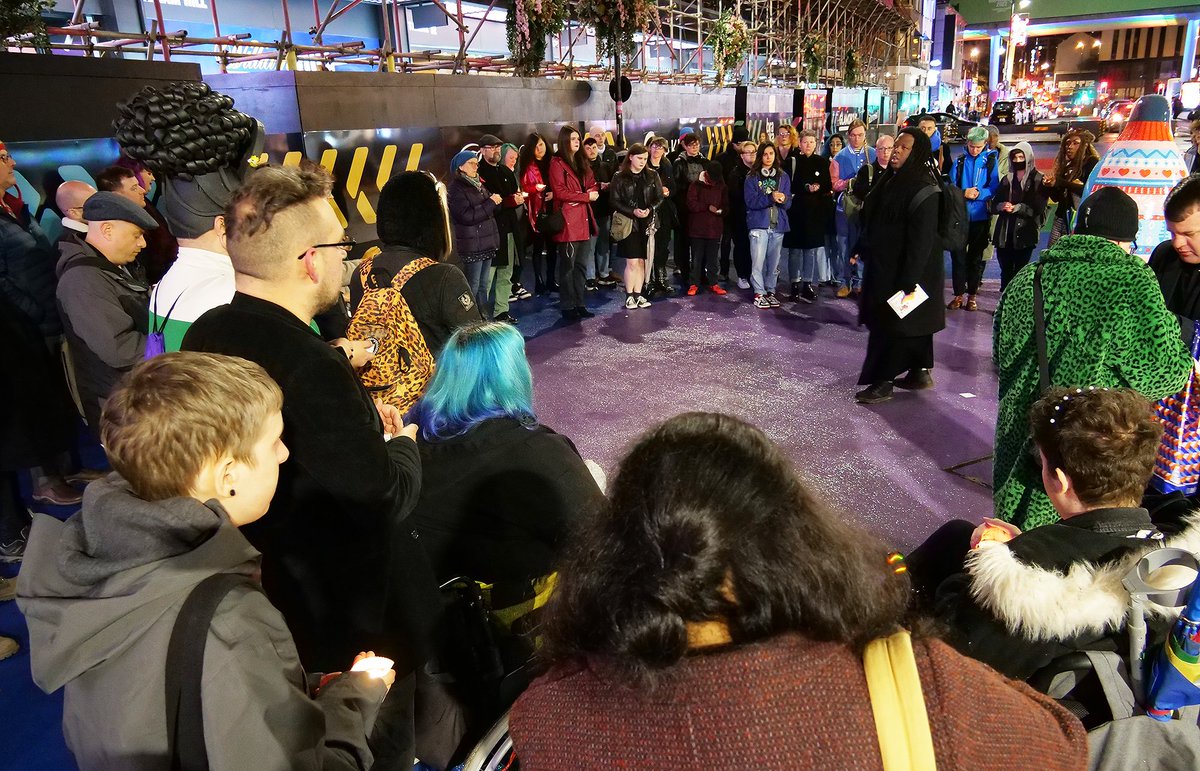 A vigil was held last night in #Birmingham to commemorate transgender individuals who lost their lives over the last year.
Read more: birminghammail.co.uk/news/midlands-…

#TransDayOfRemembrance #TransgenderDayOfRemembrance #TransAwarenessWeek