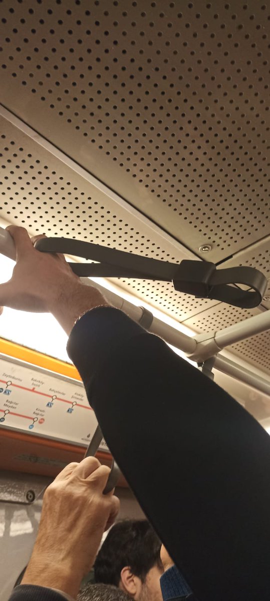 896yunus's tweet photo. Metrolarda hatıra olarak tutamaç dağıtıyorlar teşekkürler İmamoğlu https://t.co/zq44NyP9JP
