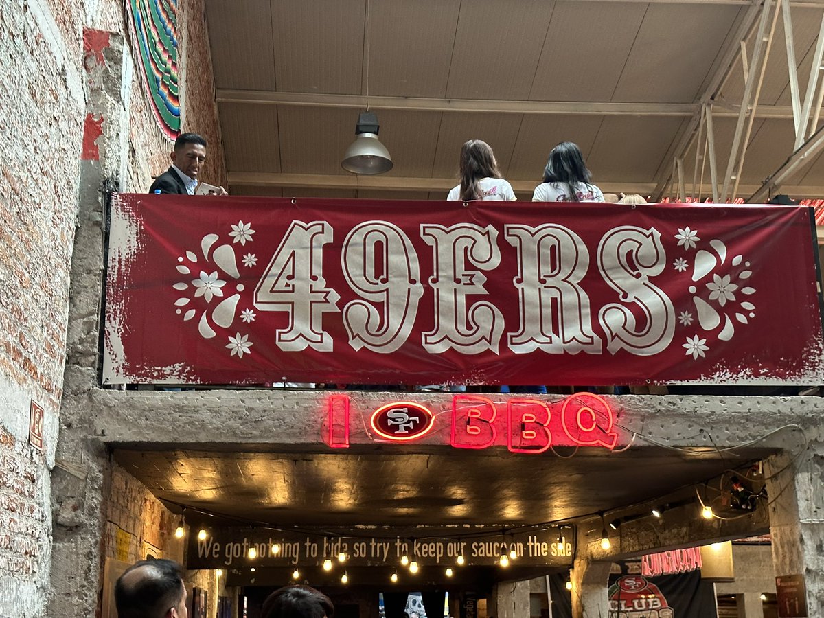 DerrianCarter00's tweet photo. Yesterday, @Liam_Barrett11 and I visited @PincheGringoBBQ in Mexico City, where the @49ers turned the restaurant into their official fan headquarters.

#49ers fans from Mexico and the United States have taken over Mexico City ahead of Monday Night Football. @sportscronkite https://t.co/heG85ja3tb