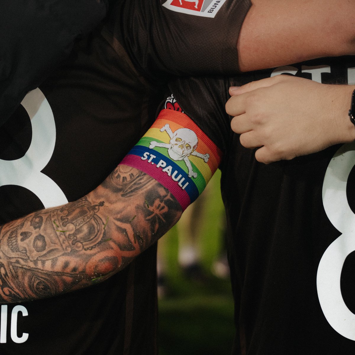 Oke Göttlich, Präsident des FC St. Pauli: 

"Bereits die Diskussion über die #OneLove-Armbinde zeigt, wie grundlegend falsch die Vergabe der WM 2022 durch den Weltfußballverband war." (1/4)

#fcsp