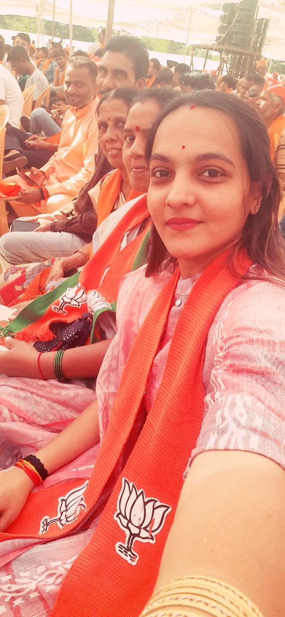 NehaAnilPatel3's tweet photo. જંબુસર ખાતે દેશના લોકલાડીલા પ્રધાનમંત્રી શ્રી    @narendramodi  સાહેબ એ 'વિજય સંકલ્પ સંમેલન' માં વિશાળ જનસભાને સંબોધી સંપૂર્ણ બહુમતી સાથે કમળ ખીલવવાનું આહ્વાન કર્યું. 

જય જય ગરવી ગુજરાત 
🌷🙏🌷

@CRPaatil  @MarutisinhAtod3 @AmitShah @Bhupendrapbjp @pradipsinhbjp @JPNadda https://t.co/KEYaZ4Nm2V