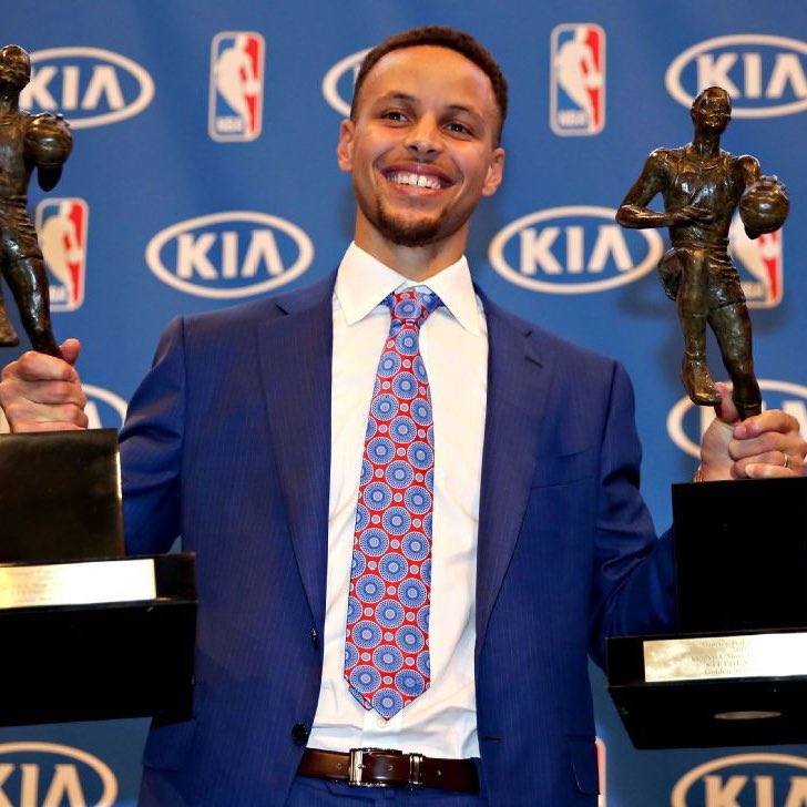 TheHoopCentral's tweet photo. Steph Curry’s Unanimous MVP season vs. this season:

2015/16:
- 30.1 PPG
- 6.7 APG
- 5.4 RPG
- 50% FG
- 45% 3P
- 90% FT

2022/23:
- 32.3 PPG
- 7.1 APG
- 6.7 RPG
- 52% FG
- 44% 3P
- 90% FT https://t.co/qfEBANH0rg