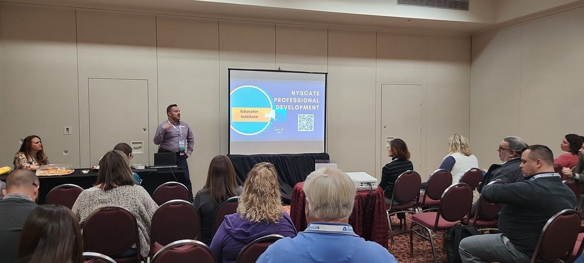 CDEOMalley's tweet photo. @InsightPhilED leading our WNY @NYSCATE region. #GetABus @smilelearning
@DeannPoleon
#NYSCATE22 https://t.co/AUc1T2y2Ie
