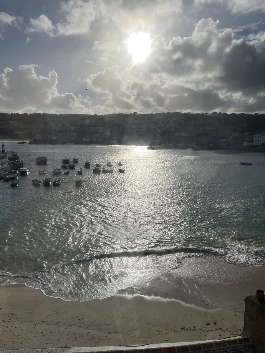 jezpullin's tweet photo. Beautiful day chilling in Cornwall today https://t.co/fBwOMkuGCD