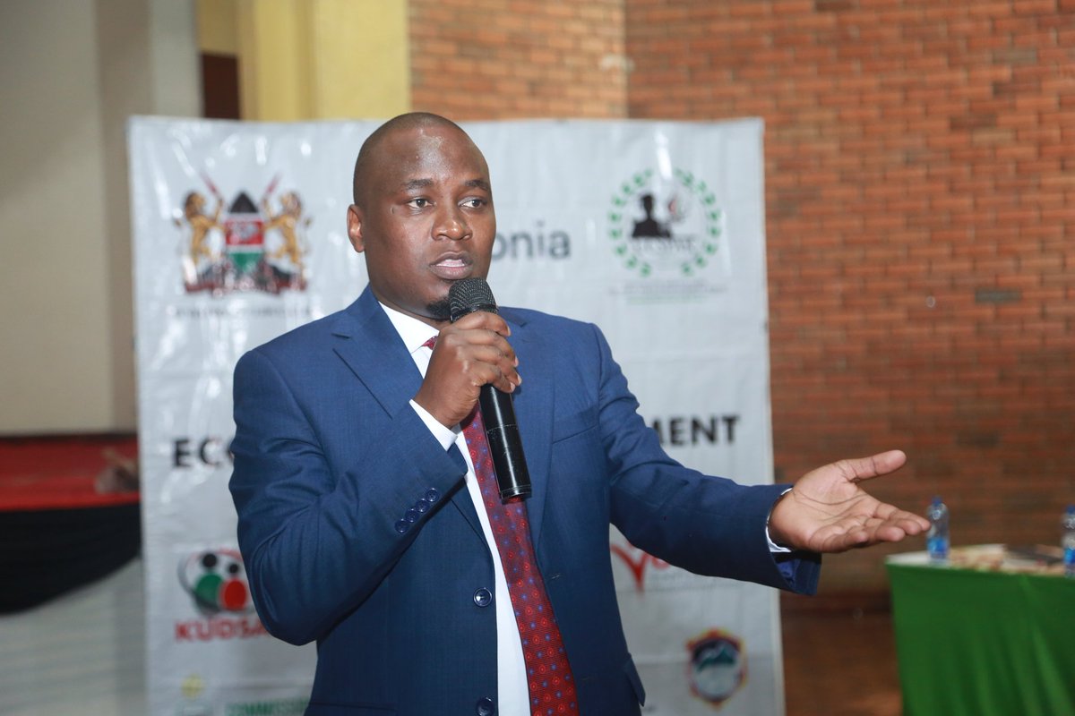 UcspakOfficial's tweet photo. UCSPAK CEO and founder Allan Chacha giving his remarks at the Jisort club leaders capacity building workshop held  @uonbi 
#ConradesInvest
@KEPSA_KENYA
@YouthFund_Ke
@DiakoniaKenya
@WanafunziFund 
@Educationforli3 https://t.co/AH0wPUHlpM