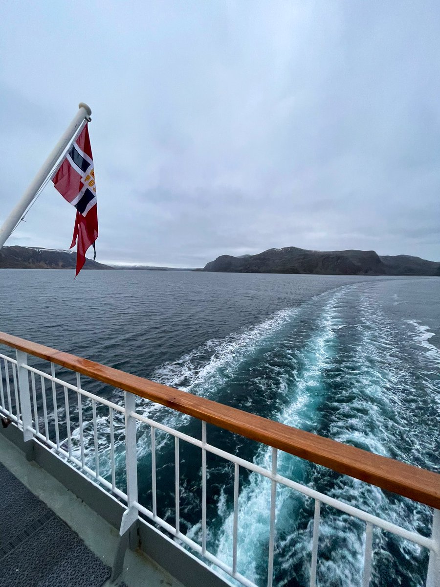 JohnnySB_PR's tweet photo. PSA: my first 24hrs on @Hurtigruten have been absolutely 💯 from #northernlights within minutes to standing at the edge of Europe’s most northern point 🥳 next stop Kirkenes ❄️ https://t.co/HN7z39IIfg