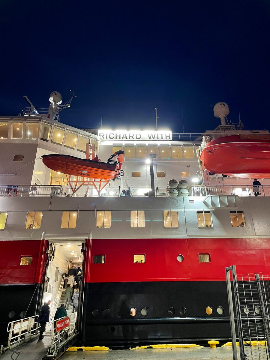 JohnnySB_PR's tweet photo. PSA: my first 24hrs on @Hurtigruten have been absolutely 💯 from #northernlights within minutes to standing at the edge of Europe’s most northern point 🥳 next stop Kirkenes ❄️ https://t.co/HN7z39IIfg