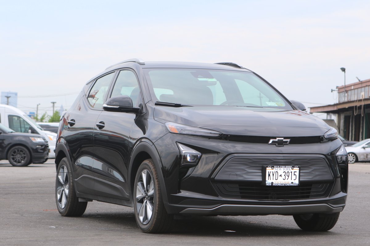 We often get asked if we offer personal passenger rentals.

The answer is "Yes." We offer personal car rentals, and we also offer #EVs! Easily cruise over 200 miles in this Chevy Bolt EUV. Give us a call 📲 at (212) 947-3343. #EdgeAutoNYC #ElectricFleets #GreenCompanies