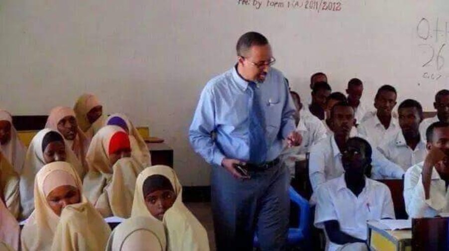 alihwarsame's tweet photo. Maalinta_Macalinka #Soomaaliyeed
Maanta & maalin kasta
#Teachers_Day #Somalia
Today & everyday
#21_November https://t.co/IYZXvlnku2