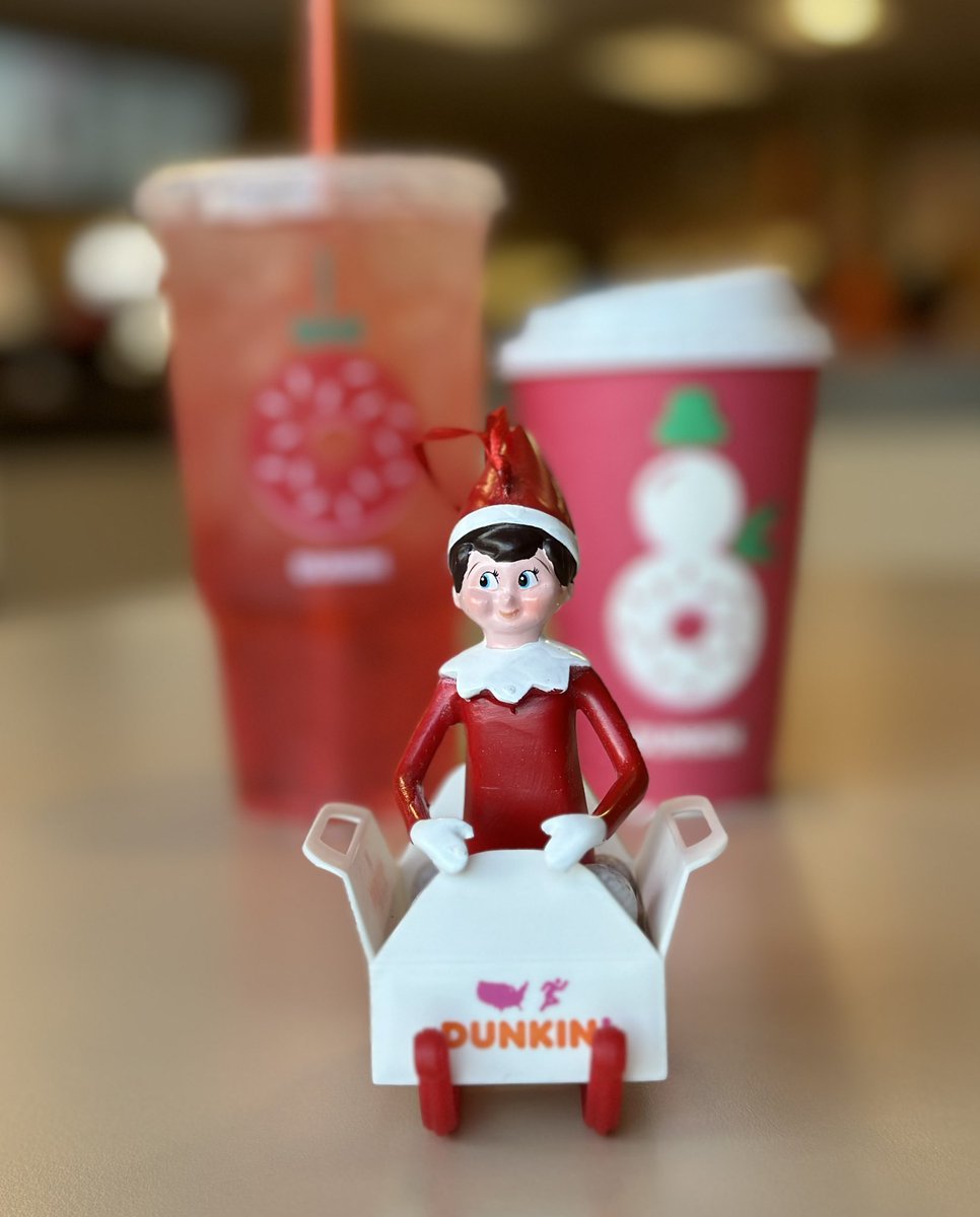 Firephotogal's tweet photo. Even out of state we made sure to stop at the amazing Dunkin, who never disappoints!!! Grabbed a super cute Elf ornament too! Amazing customer service here as well! Thank you!! @dunkindonuts @dunkindonutsHQ https://t.co/3fnyQIr4DU