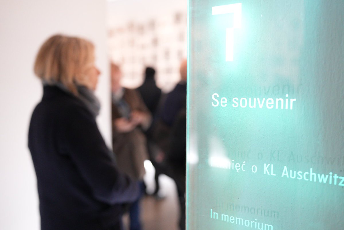 vpecresse's tweet photo. Visite bouleversante du camp d'#Auschwitz avec 7 lycées franciliens grâce au partenariat entre @Shoah_Memorial &amp; Région @iledefrance en présence du Ministre  @PapNdiaye. 

Face à la barbarie nazie, notre devoir : transmettre aux jeunes l'urgence du combat contre l'antisémitisme. https://t.co/foBv08j22o
