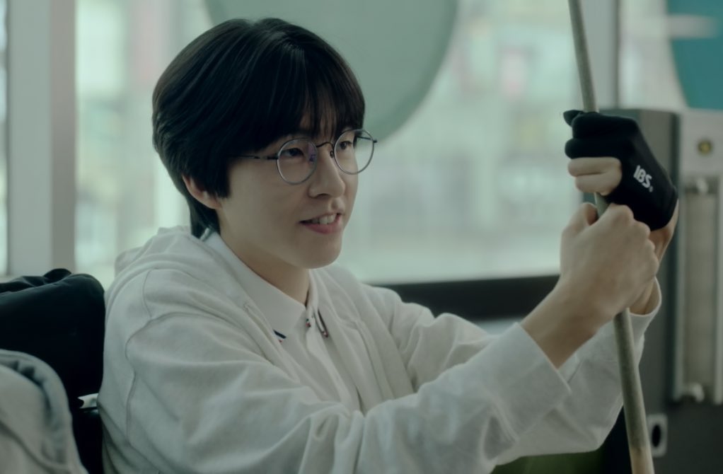 오범석은 안수호와 무엇이 되고 싶은 게 아니라
안수호가 되고 싶었구나… 
무언갈 바라야 한다면 전자가 오히려 가능성 있는데도
그걸 모르지 않았을텐데도…
또래집단에서의 우위 따위가 대체 뭐라고!!!ㅠ