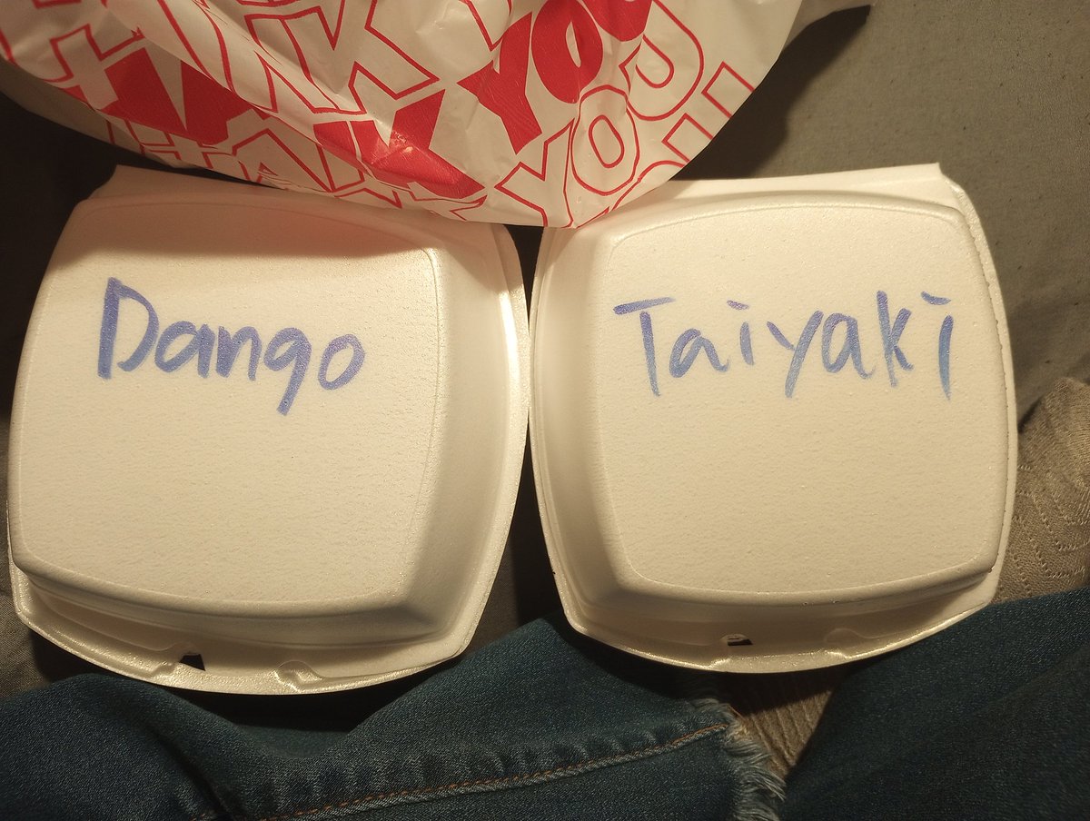 reecessims's tweet image. Ate the same food in Sims 😋💚