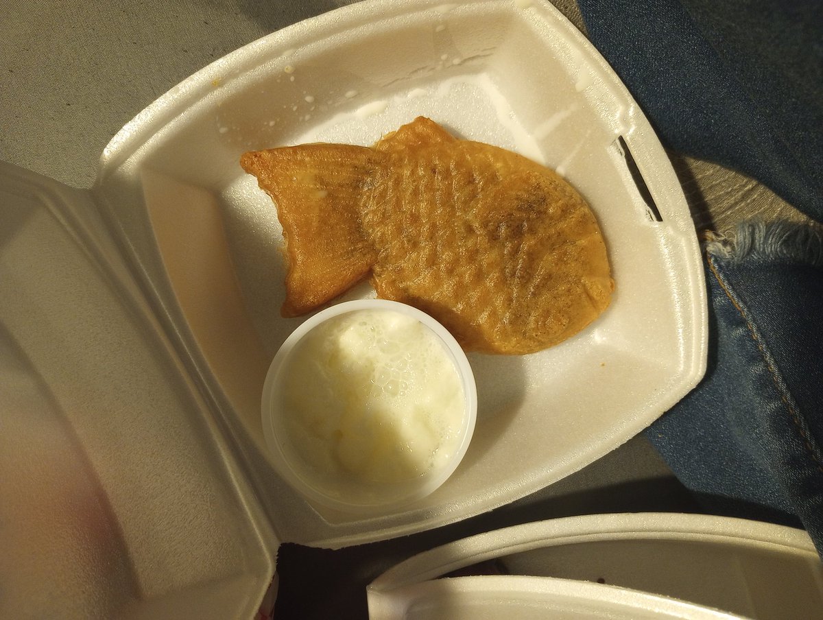 reecessims's tweet image. Ate the same food in Sims 😋💚