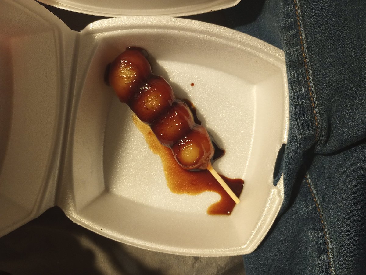 reecessims's tweet image. Ate the same food in Sims 😋💚