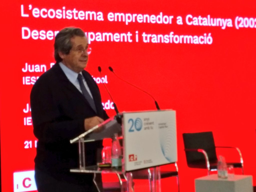 icfcat's tweet photo. 💬 "L'ecosistema emprenedor de Catalunya està entre els 5 primers ecosistemes emergents a Europa i els 100 del món"

Presentació de l'estudi d'@iesebschool "L'ecosistema emprenedor a Catalunya", a càrrec del professor Joan Roure.

#AniversariCapitalRiscICF https://t.co/jwYhXhhUij