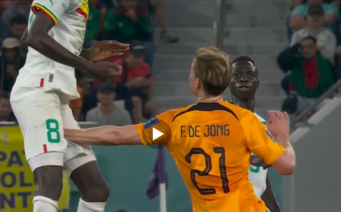Johan_Boskamp's tweet photo. Frenkie wil nu wel een weten of het echt waar is wat ze zeggen....  #senned #oranje https://t.co/3cHEfI3Pth