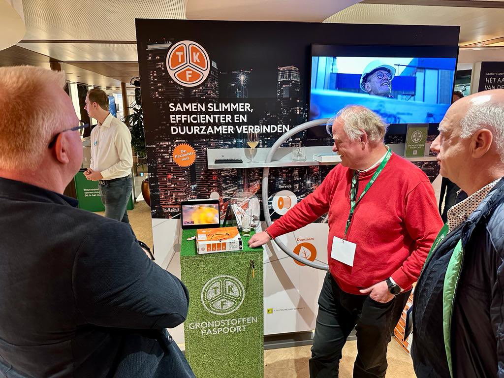technische_unie's tweet photo. Ook op de TU Boot wordt het WK β½οΈ gevolgd, zoals hier op de stand van TKF. #tuboot #tkf #technischeunie #wkvoetbalophetwerk #huphollandhup #tu https://t.co/e8gZXLPIVd