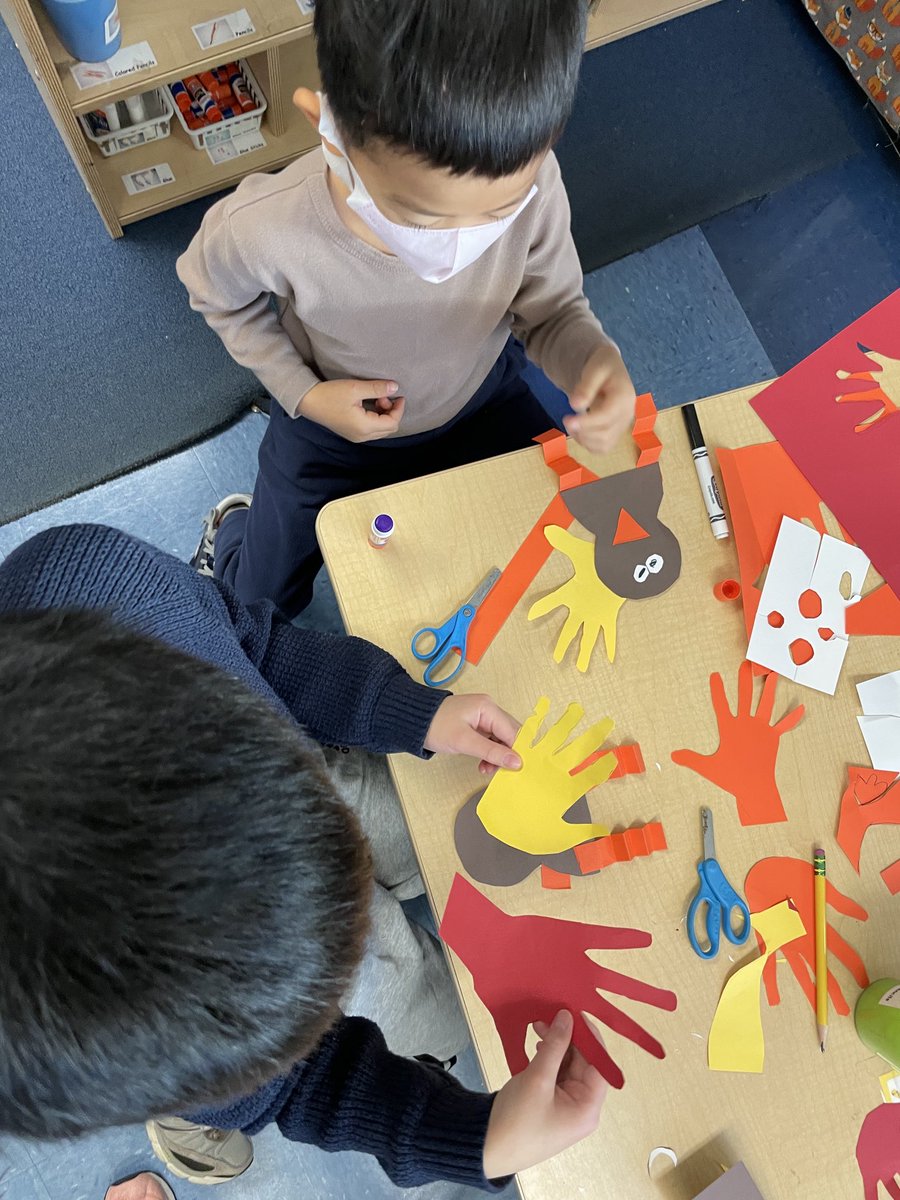 KMscoop's tweet photo. We did a fun project with our Big Buddies this morning! 🐧🦃 https://t.co/0wGdqZ39wy