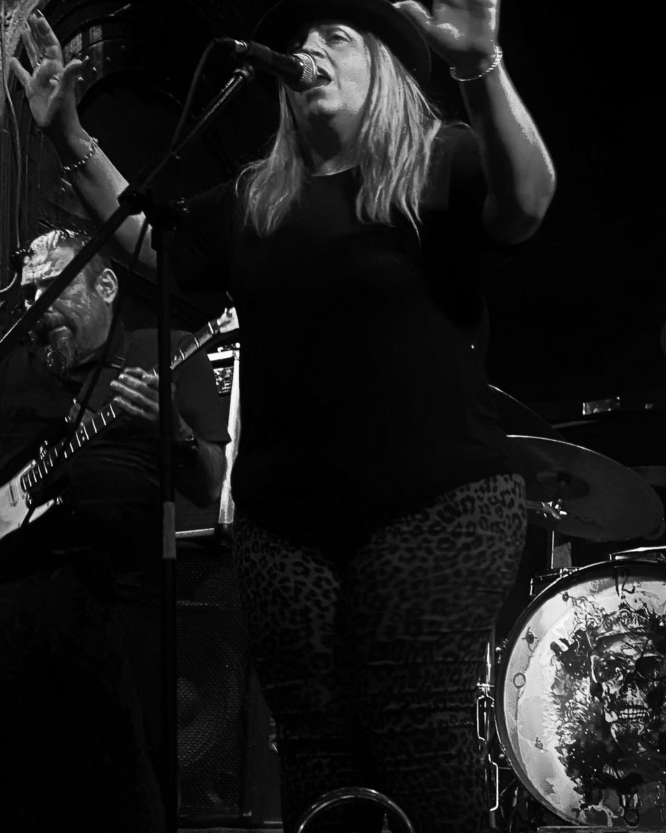 larebehard's tweet photo. Siempre música 🎶 
@larebehard en #BluesSpecial 
#blues #rock #hard 
#ciudadela https://t.co/FXTLDtTEAG