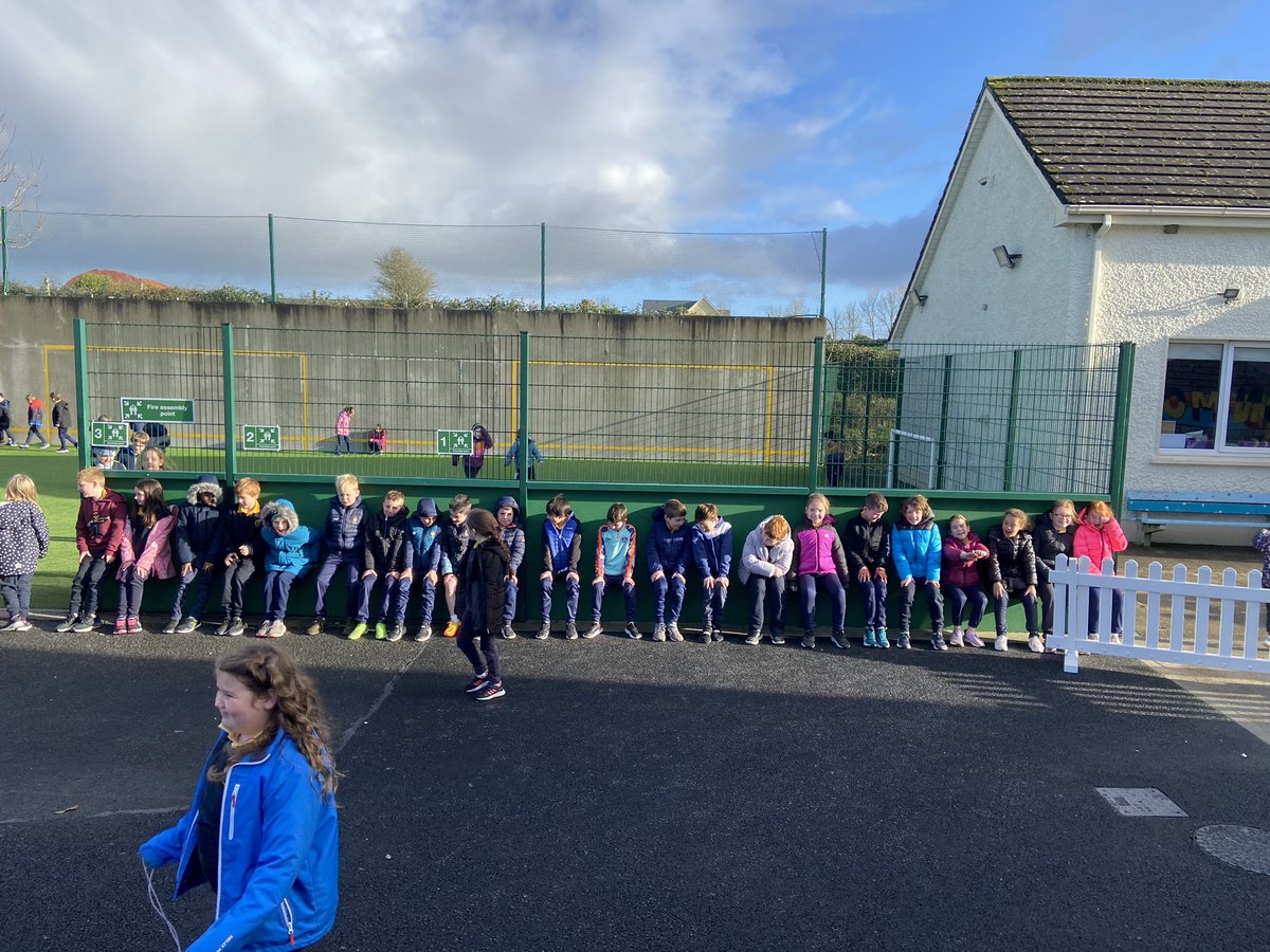 clonmoney's tweet photo. 3rd class were inspired by the final of Irelands Fittest Family last night 💪🏻#wallsits #howlowcanyougo #irelandsfittestfamily https://t.co/978GkjkSp4