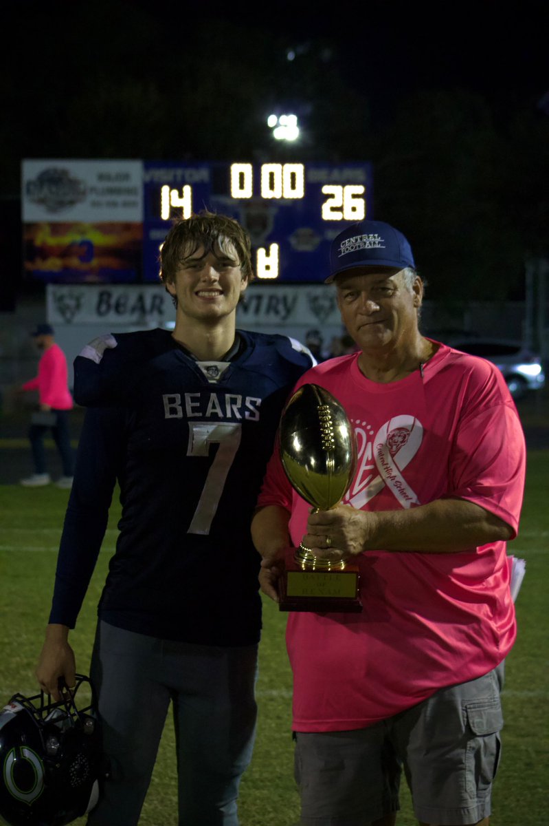 Coaches don’t miss this senior prospect. Caden Bergantino #7- 
6’ 4” 180 lbs. Season Stats: 45 receptions for 760 yds. 10 Tds. @N4varok 

hudl.com/profile/833989…