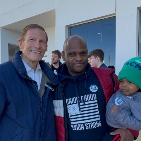 Easternctalf's tweet photo. Lots of support for workers with @CCSBWU &amp; @VernonSBWU as they continue to fight for a fair contract! Huge thanks to @SenBlumenthal who has continued to show up and support these workers! #1u https://t.co/OzDqp0ArU6