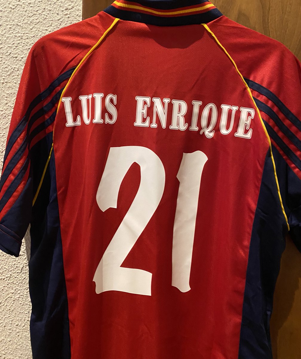 💥🔥 SORTEO 🔥💥

¿Quieres ver el mundial con una camiseta clásica de España (1998) y Luis Enrique a la espalda?

Requisitos:
• RT este tweet
• Seguir a @FutJerseys 
• Seguirme en Twitch: twitch.tv/goldegodin_ 

El ganador se dará dentro de una semana (28-11)

Suerte☘️
