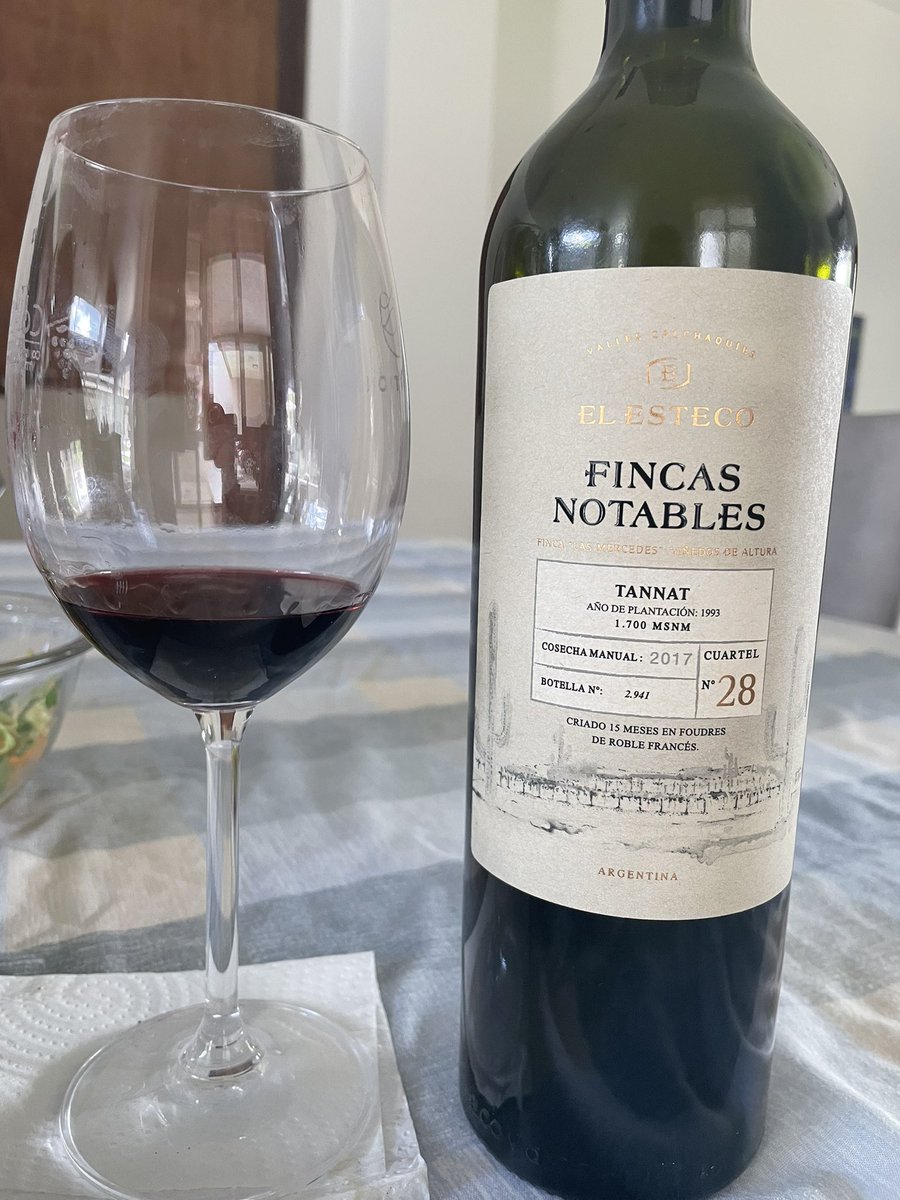 Que rico está este vino!! Excelente elección para acompañar el asado de <a href="/lazags/">lazags</a> . 🍷🍷