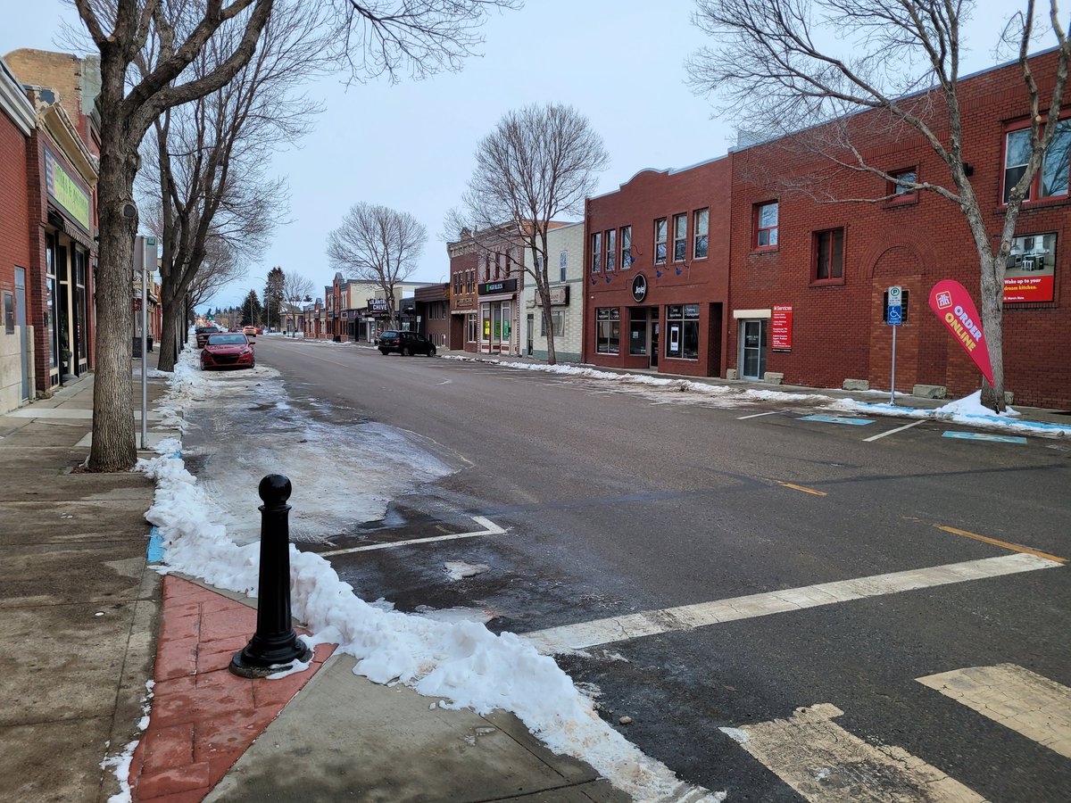 Great spot #2 to watch the <a href="/EchoEnergy14/">Echo Energy</a> Santa Claus Parade in the <a href="/CityofLacombe/">City of Lacombe 🇨🇦</a>. Just off Main Street and right next to the Flatiron building. Hot chocolate is readily available. 🍮