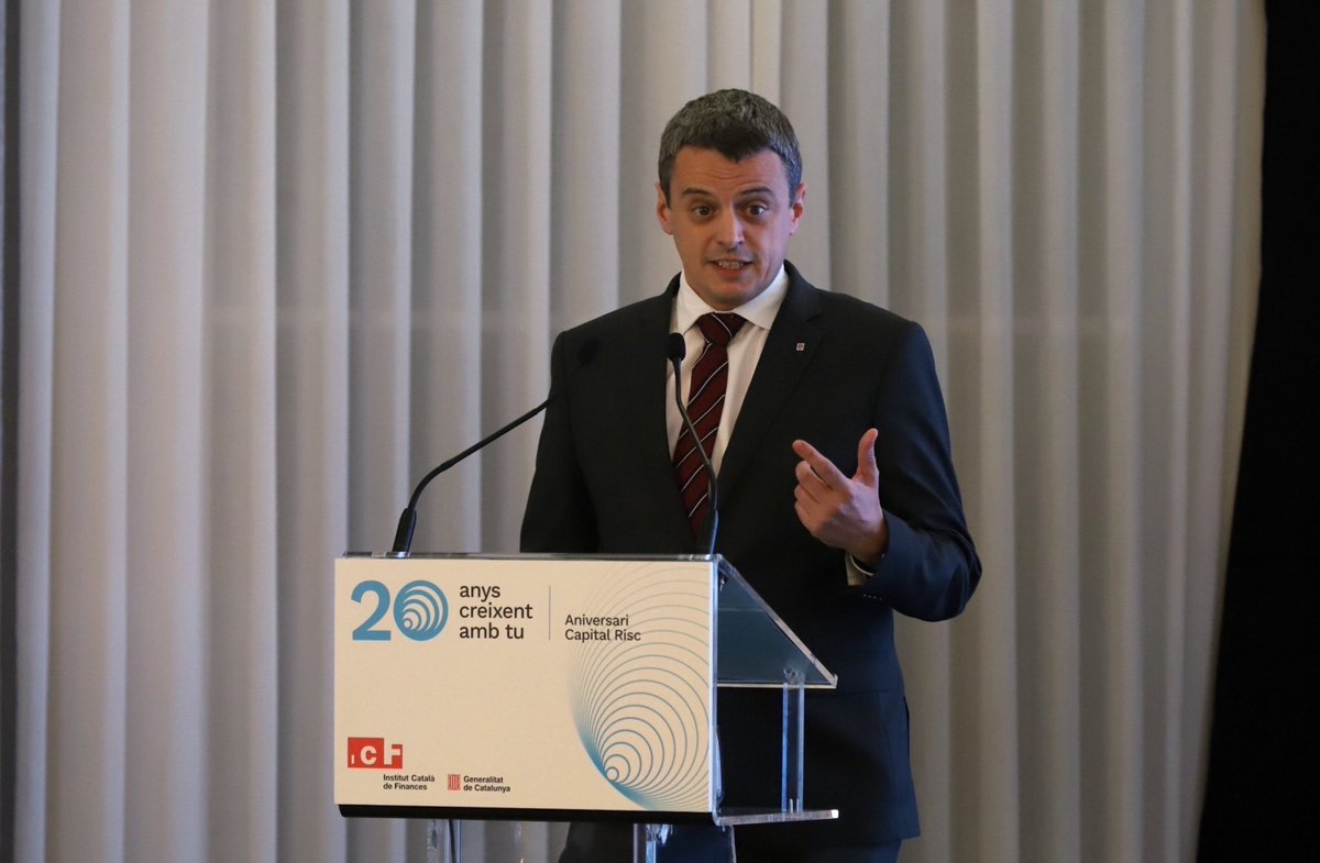 economiacat's tweet photo. 💬 @jvilarrubia: “Entrem en una etapa que demanda fortes inversions per completar les transformacions socials, energètiques i de model productiu que ens fan falta a Catalunya i al món, i l’@icfcat ha de seguir sent una eina per dur-les a terme”

#AniversariCapitalRiscICF https://t.co/GUZFX1K18q