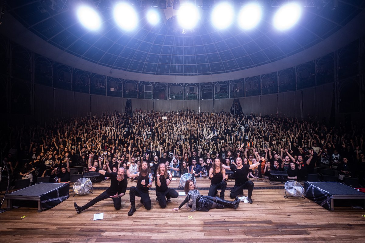 Epica's tweet photo. 🇧🇷Thanks Brasil! Curitiba closed out our double header in your lovely country in style. Today is a day off before a sold out show in Argentina! Also 🚨WARNING—Quito is under 10 tickets left, while Lima is under 50. Don’t delay, hit https://t.co/lHvCTSRbxu today!

📷 Jens De Vos https://t.co/xBOAwGjU7S