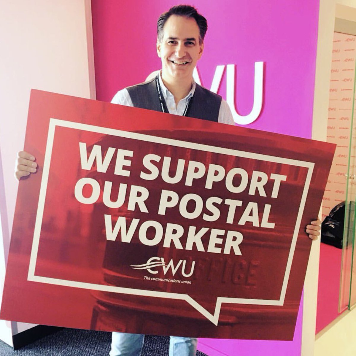 PeterStefanovi2's tweet image. Our brilliant &amp;amp; loyal Posties need our help in getting the truth of their dispute with Royal Mail to the public

Please give @CWUnews &amp;amp; trade union legend @DaveWardGS a follow

Workers across the country must stand TOGETHER🙏👊
#EnoughIsEnough
