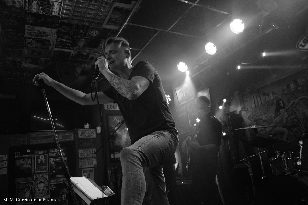 Un pequeño reportaje de nuestro paso el sabado 19 por ese pedazo de local que es la Sala LOUIE LOUIE  de Estepona, agradecidos al público asistente , a Martin el técnico, a Ricky por contar con nosotros y a Maria del Mar por las fotos. <a href="/LouieEstepona/">Louie Louie Estepona</a> <a href="/AlsurConciertos/">Al Sur Conciertos</a>