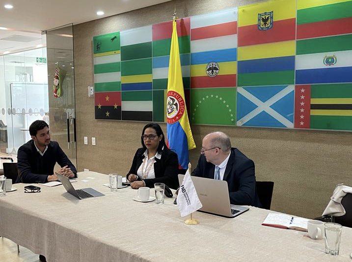 IsraelinCol's tweet photo. 🧵| También se abrió un espacio para que los secretarios de la @FNDCol de cada región del país presentaran a nuestro experto 🇮🇱Ari Fischer, los retos que tienen en cada departamento en temas de #agro y #riego En este espacio participó nuestra Jefe de misión adjunta @anna_keinan https://t.co/1BtrYb4oYm