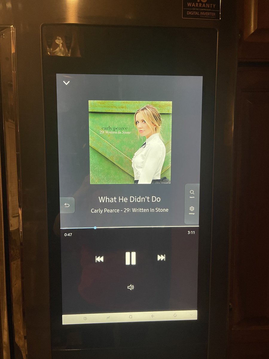 RHOEtown's tweet photo. @carlypearce , thank you for helping me to keep my head up and stay true to who I am while I am going through a divorce after 18 years♥️ https://t.co/XgHpBRUwaz