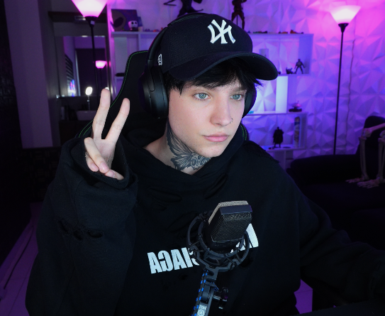 xCryboy's tweet photo. SORTEO UN BESITO QUIERES? ok https://t.co/uUh9mP6vWA 
rt y te saludo https://t.co/NsW1wNEC87