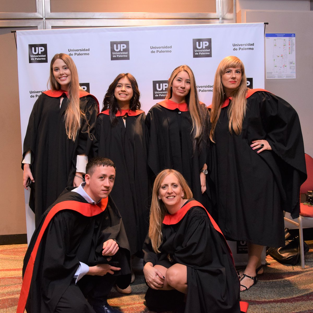 UPderecho's tweet photo. ¡Felicitaciones a todos los #EgresadosUP de la Facultad de Derecho! 🆙🧑‍🎓👩‍🎓
Finalizan una gran etapa y comienzan una nueva, llena de desafíos, crecimiento y aprendizajes. ¡Así vivimos el Acto de Colación! 🌟💫
#Egresados #Colacion #Egresados2022 https://t.co/y3U0Zjmcku
