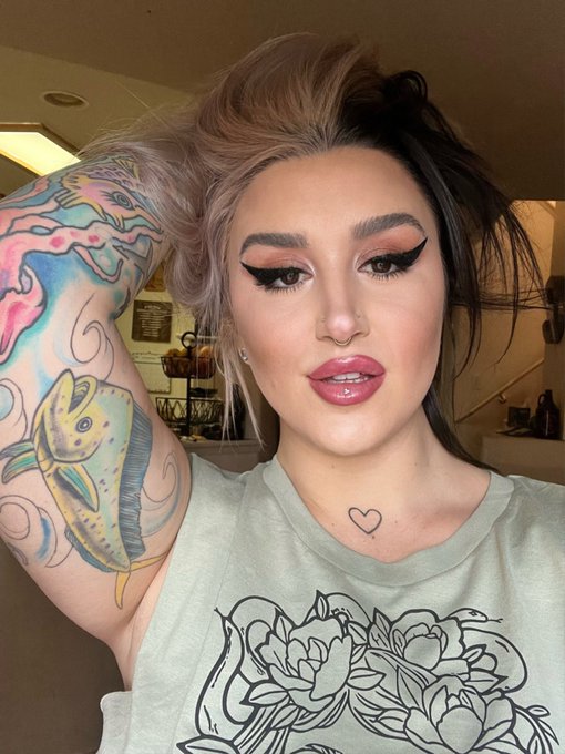 It&rsquo;s the fuck me eyes for me 🫡 https://t.co/3X9IGWFNkA<a href="/tag/fishnetfriday"class="tags"><span>#fishnetfriday</span></a>