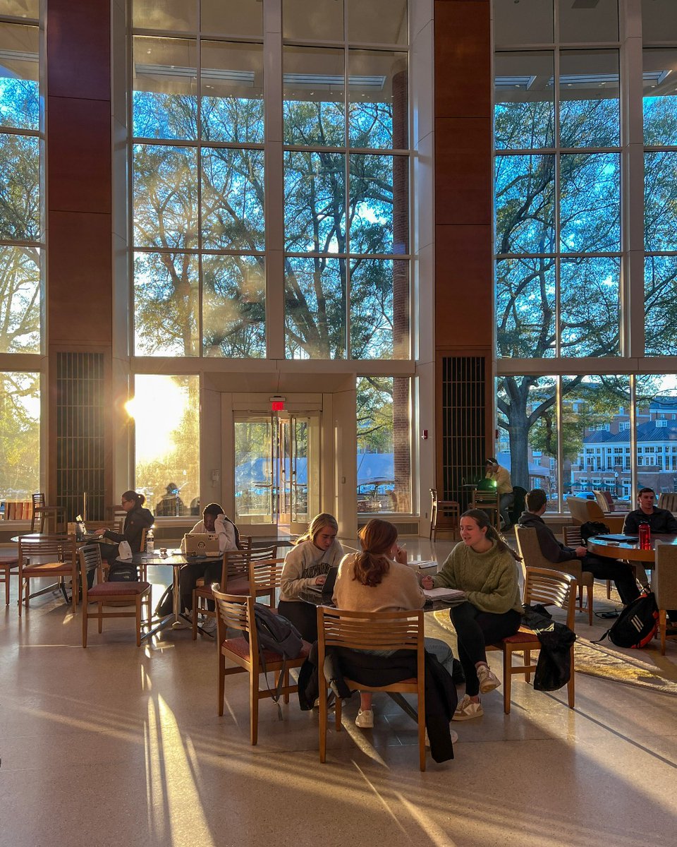 Wake Forest Biz tweet media