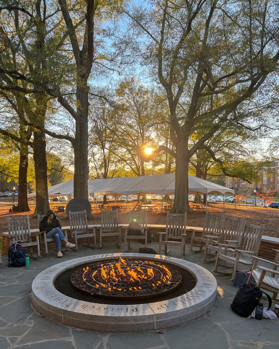 Wake Forest Biz tweet media